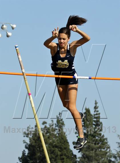 Thumbnail 2 in Arcadia Invitational (Womens Field Events) photogallery.