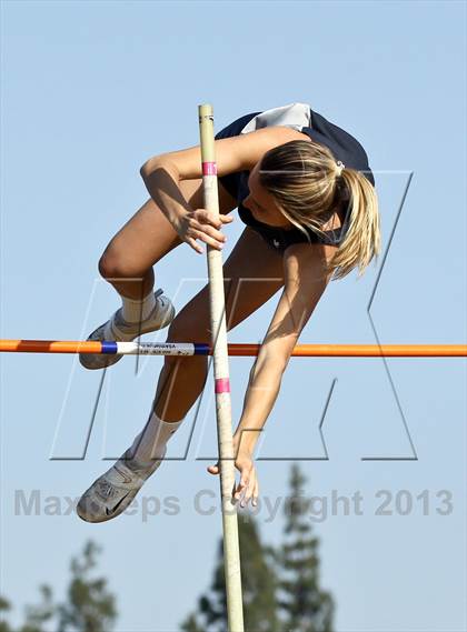 Thumbnail 2 in Arcadia Invitational (Womens Field Events) photogallery.