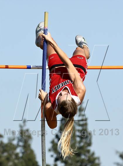 Thumbnail 2 in Arcadia Invitational (Womens Field Events) photogallery.
