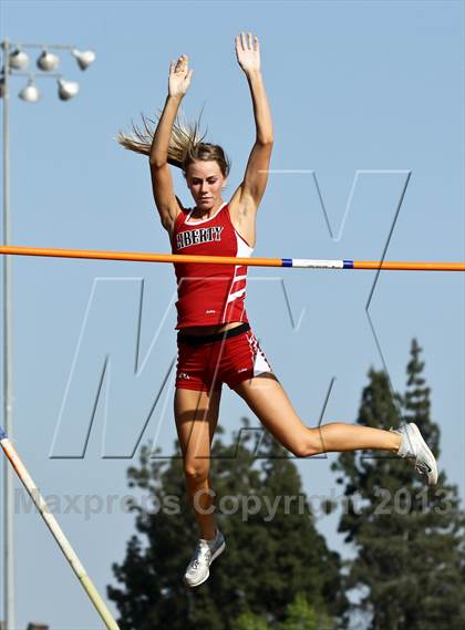 Thumbnail 2 in Arcadia Invitational (Womens Field Events) photogallery.