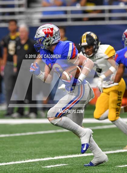 Thumbnail 1 in Brennan vs Westlake (UIL 6A Area Playoff) photogallery.