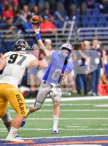 Thumbnail 3 in Brennan vs Westlake (UIL 6A Area Playoff) photogallery.