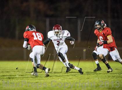 Thumbnail 3 in Lowell vs. Muskegon  (MHSAA Region 1- Division 2 District Final) photogallery.