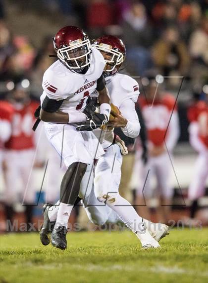Thumbnail 1 in Lowell vs. Muskegon  (MHSAA Region 1- Division 2 District Final) photogallery.