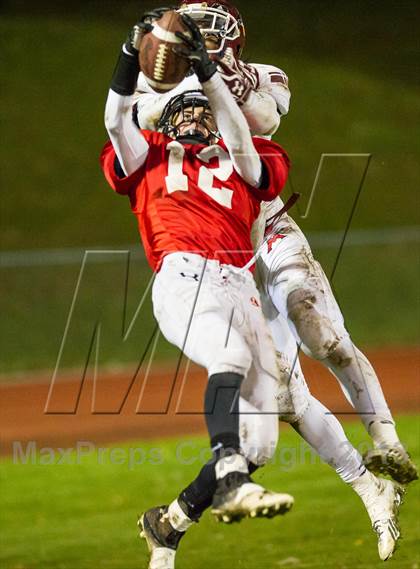 Thumbnail 2 in Lowell vs. Muskegon  (MHSAA Region 1- Division 2 District Final) photogallery.