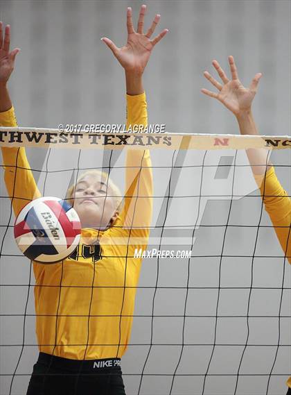 Thumbnail 3 in Fossil Ridge vs Mansfield Legacy photogallery.