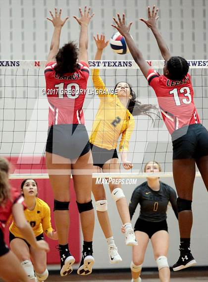 Thumbnail 2 in Fossil Ridge vs Mansfield Legacy photogallery.