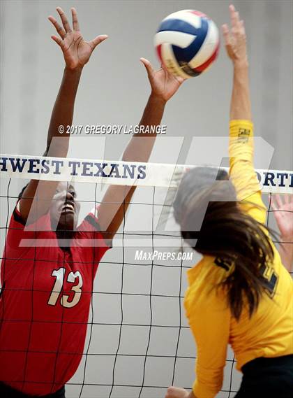 Thumbnail 1 in Fossil Ridge vs Mansfield Legacy photogallery.
