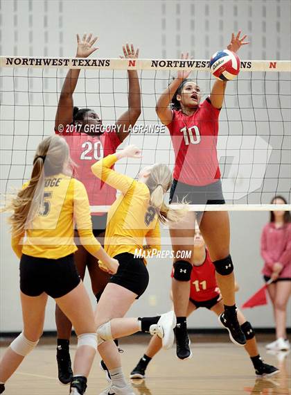 Thumbnail 2 in Fossil Ridge vs Mansfield Legacy photogallery.