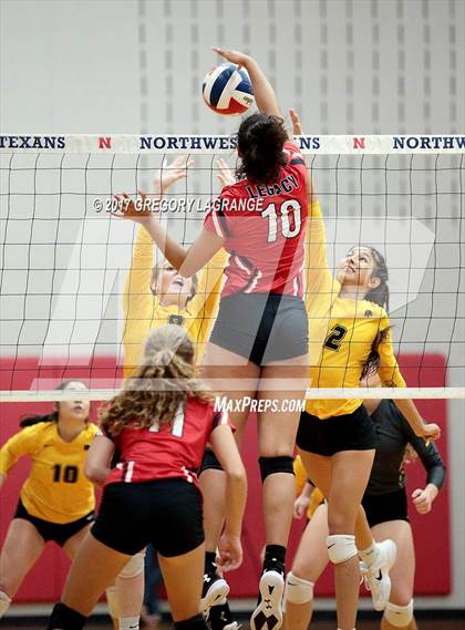 Thumbnail 3 in Fossil Ridge vs Mansfield Legacy photogallery.