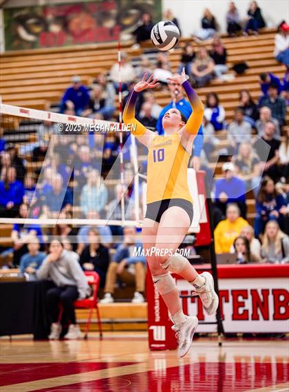 Thumbnail 2 in Notre Dame-Cathedral Latin @ Bloom-Carroll (OHSAA District III Semifinal) photogallery.