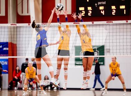 Thumbnail 1 in Notre Dame-Cathedral Latin @ Bloom-Carroll (OHSAA District III Semifinal) photogallery.