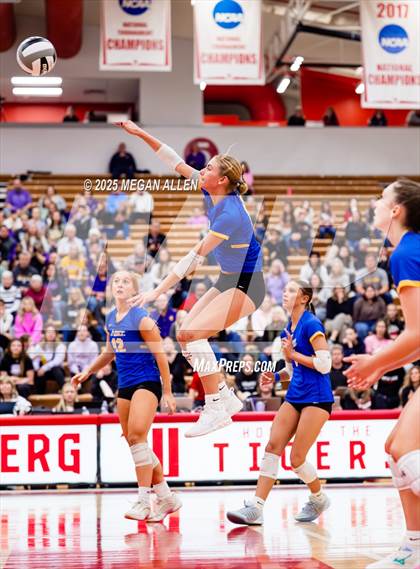 Thumbnail 1 in Notre Dame-Cathedral Latin @ Bloom-Carroll (OHSAA District III Semifinal) photogallery.