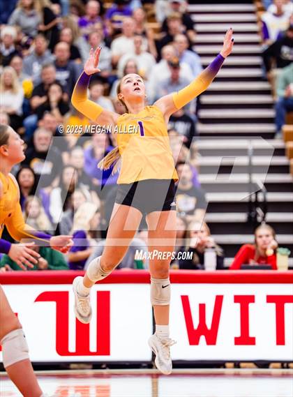 Thumbnail 2 in Notre Dame-Cathedral Latin @ Bloom-Carroll (OHSAA District III Semifinal) photogallery.