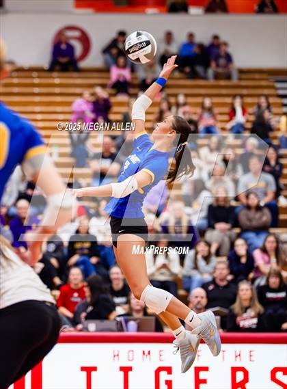 Thumbnail 3 in Notre Dame-Cathedral Latin @ Bloom-Carroll (OHSAA District III Semifinal) photogallery.