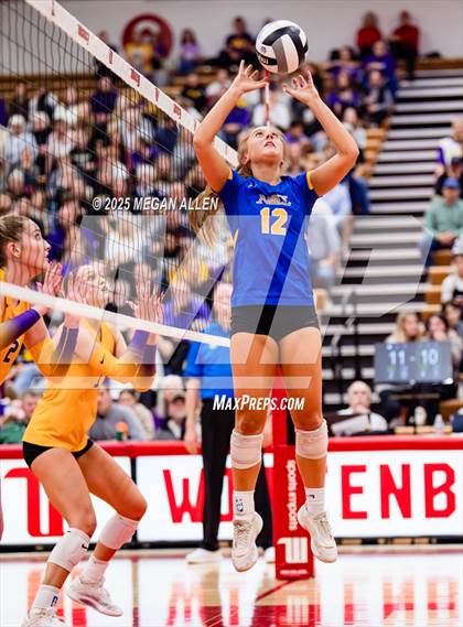 Thumbnail 1 in Notre Dame-Cathedral Latin @ Bloom-Carroll (OHSAA District III Semifinal) photogallery.