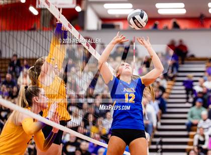 Thumbnail 2 in Notre Dame-Cathedral Latin @ Bloom-Carroll (OHSAA District III Semifinal) photogallery.