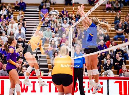 Thumbnail 3 in Notre Dame-Cathedral Latin @ Bloom-Carroll (OHSAA District III Semifinal) photogallery.