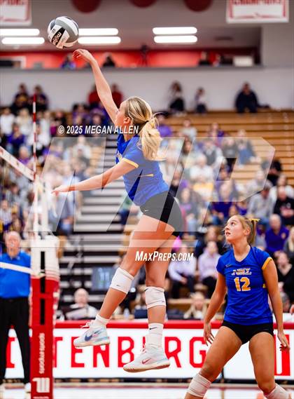 Thumbnail 3 in Notre Dame-Cathedral Latin @ Bloom-Carroll (OHSAA District III Semifinal) photogallery.