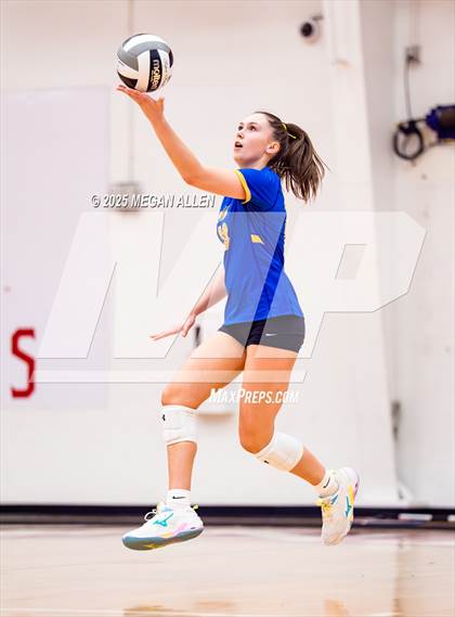 Thumbnail 3 in Notre Dame-Cathedral Latin @ Bloom-Carroll (OHSAA District III Semifinal) photogallery.