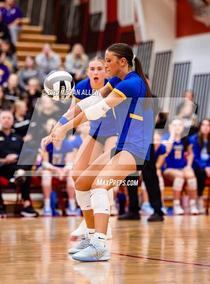 Thumbnail 1 in Notre Dame-Cathedral Latin @ Bloom-Carroll (OHSAA District III Semifinal) photogallery.