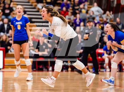 Thumbnail 1 in Notre Dame-Cathedral Latin @ Bloom-Carroll (OHSAA District III Semifinal) photogallery.