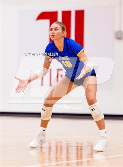 Thumbnail 2 in Notre Dame-Cathedral Latin @ Bloom-Carroll (OHSAA District III Semifinal) photogallery.