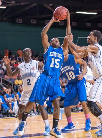 Thumbnail 3 in Statesville vs Hunter Huss (NCHSAA 3A Western Regional Final) photogallery.