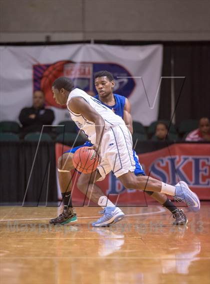 Thumbnail 2 in Statesville vs Hunter Huss (NCHSAA 3A Western Regional Final) photogallery.