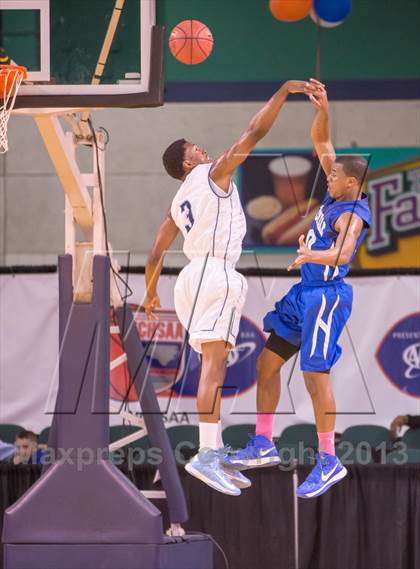Thumbnail 3 in Statesville vs Hunter Huss (NCHSAA 3A Western Regional Final) photogallery.