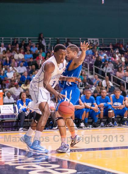 Thumbnail 1 in Statesville vs Hunter Huss (NCHSAA 3A Western Regional Final) photogallery.