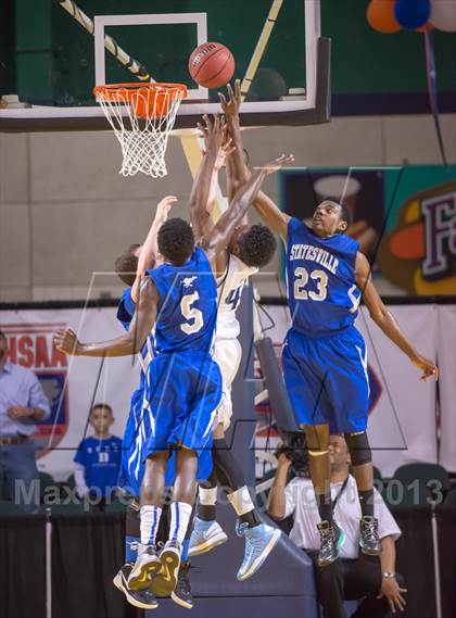 Thumbnail 2 in Statesville vs Hunter Huss (NCHSAA 3A Western Regional Final) photogallery.