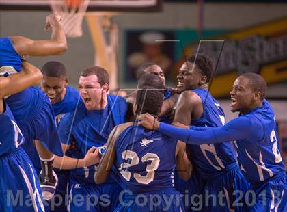 Thumbnail 2 in Statesville vs Hunter Huss (NCHSAA 3A Western Regional Final) photogallery.