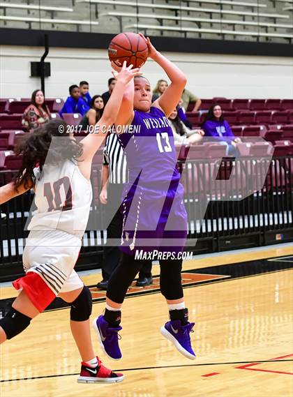 Thumbnail 2 in Lee [Robert E.] vs Weslaco (NEISD Invitational) photogallery.
