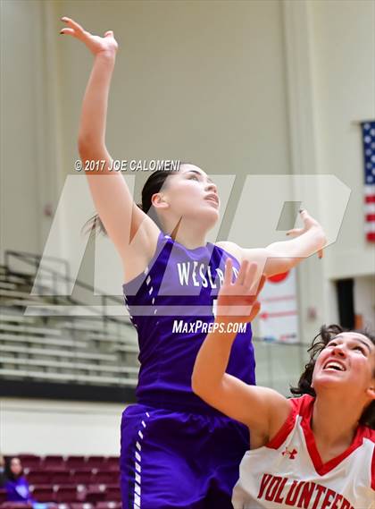 Thumbnail 1 in Lee [Robert E.] vs Weslaco (NEISD Invitational) photogallery.