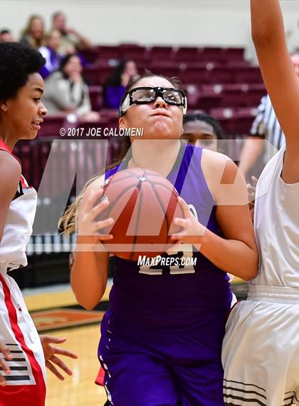 Thumbnail 3 in Lee [Robert E.] vs Weslaco (NEISD Invitational) photogallery.
