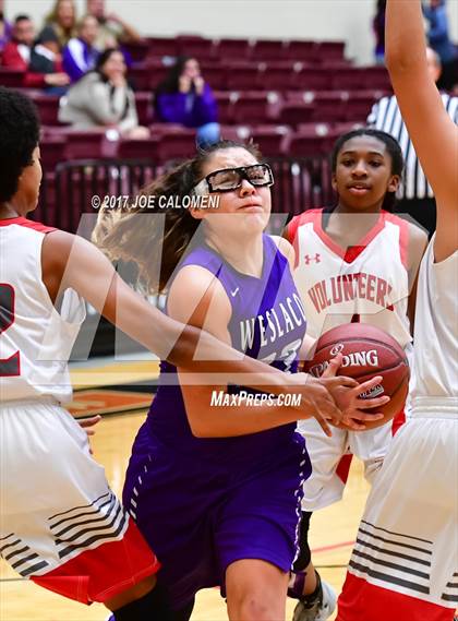 Thumbnail 1 in Lee [Robert E.] vs Weslaco (NEISD Invitational) photogallery.