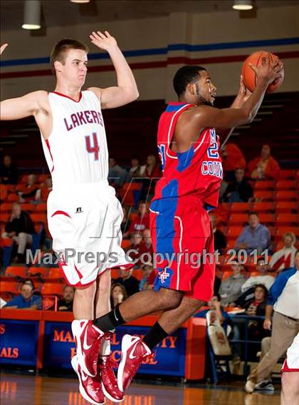 Thumbnail 1 in Calloway County vs. Massac County (Marshall County Hoopfest) photogallery.