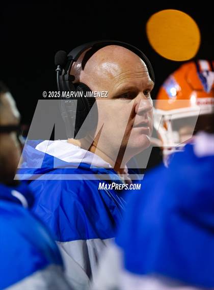 Thumbnail 2 in Westlake vs Rio Mesa photogallery.