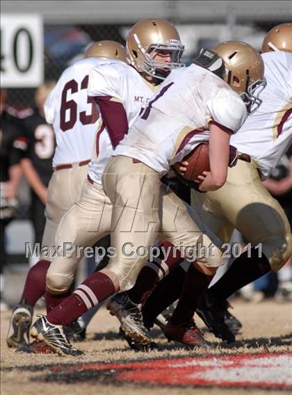 Thumbnail 3 in  Mt. Carmel vs. DuQuoin (IHSA Class 3A Quarterfinal) photogallery.