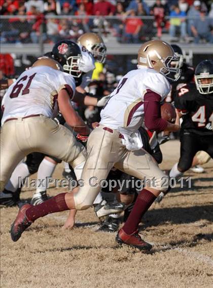 Thumbnail 3 in  Mt. Carmel vs. DuQuoin (IHSA Class 3A Quarterfinal) photogallery.