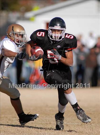 Thumbnail 1 in  Mt. Carmel vs. DuQuoin (IHSA Class 3A Quarterfinal) photogallery.