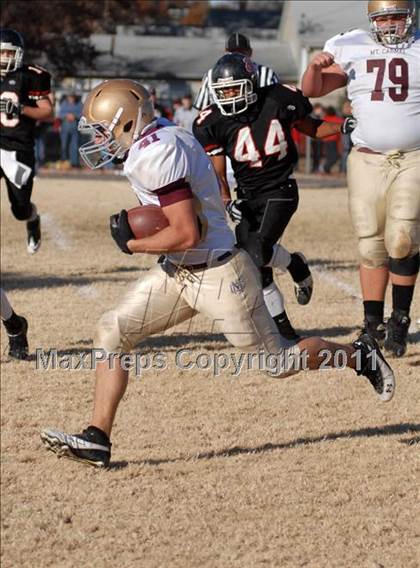 Thumbnail 3 in  Mt. Carmel vs. DuQuoin (IHSA Class 3A Quarterfinal) photogallery.