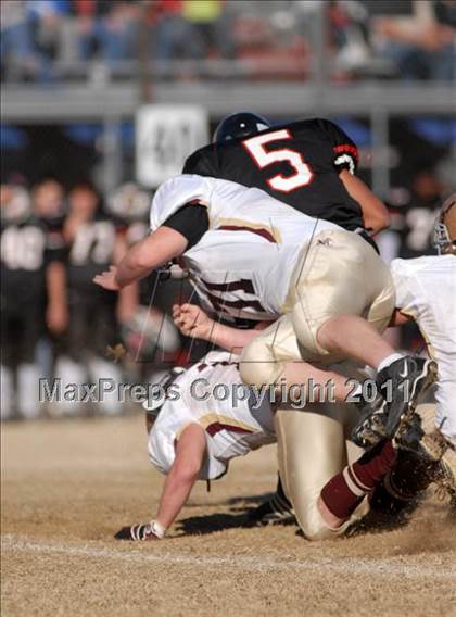 Thumbnail 3 in  Mt. Carmel vs. DuQuoin (IHSA Class 3A Quarterfinal) photogallery.