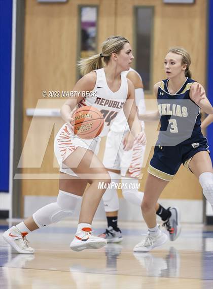Thumbnail 2 in Republic vs Helias (The 48 Hours of Basketball) photogallery.