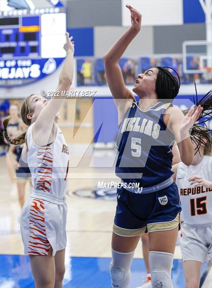 Thumbnail 2 in Republic vs Helias (The 48 Hours of Basketball) photogallery.