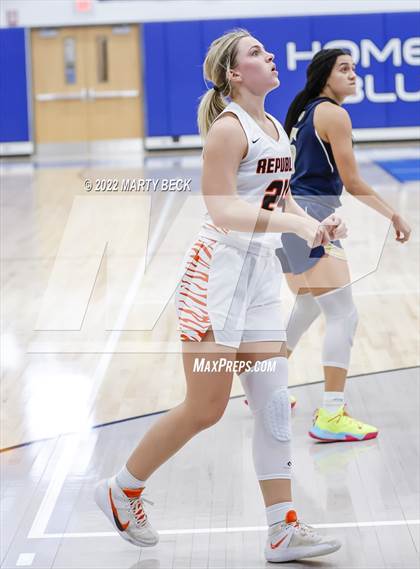 Thumbnail 1 in Republic vs Helias (The 48 Hours of Basketball) photogallery.