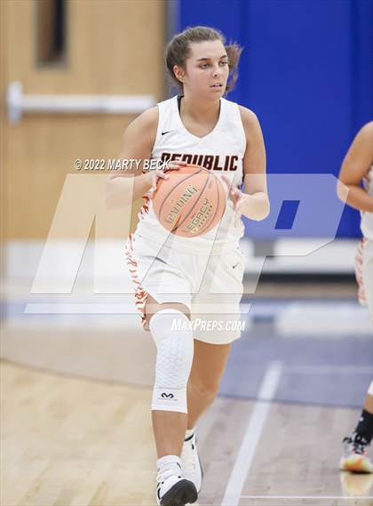 Thumbnail 2 in Republic vs Helias (The 48 Hours of Basketball) photogallery.