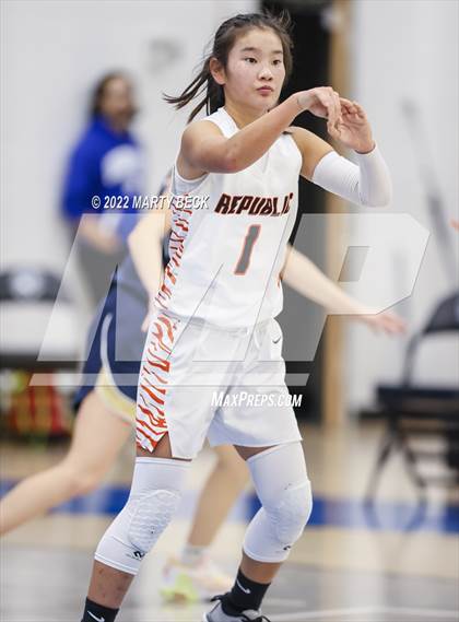 Thumbnail 2 in Republic vs Helias (The 48 Hours of Basketball) photogallery.