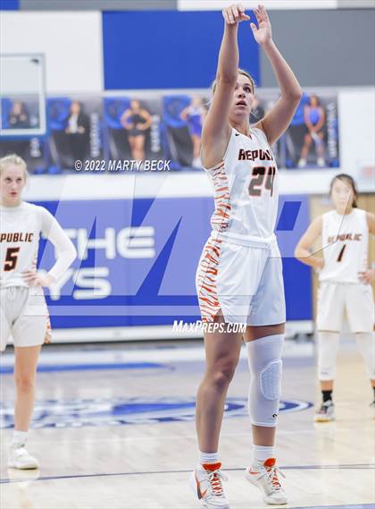 Thumbnail 2 in Republic vs Helias (The 48 Hours of Basketball) photogallery.